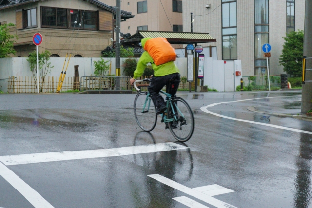 雨　自転車